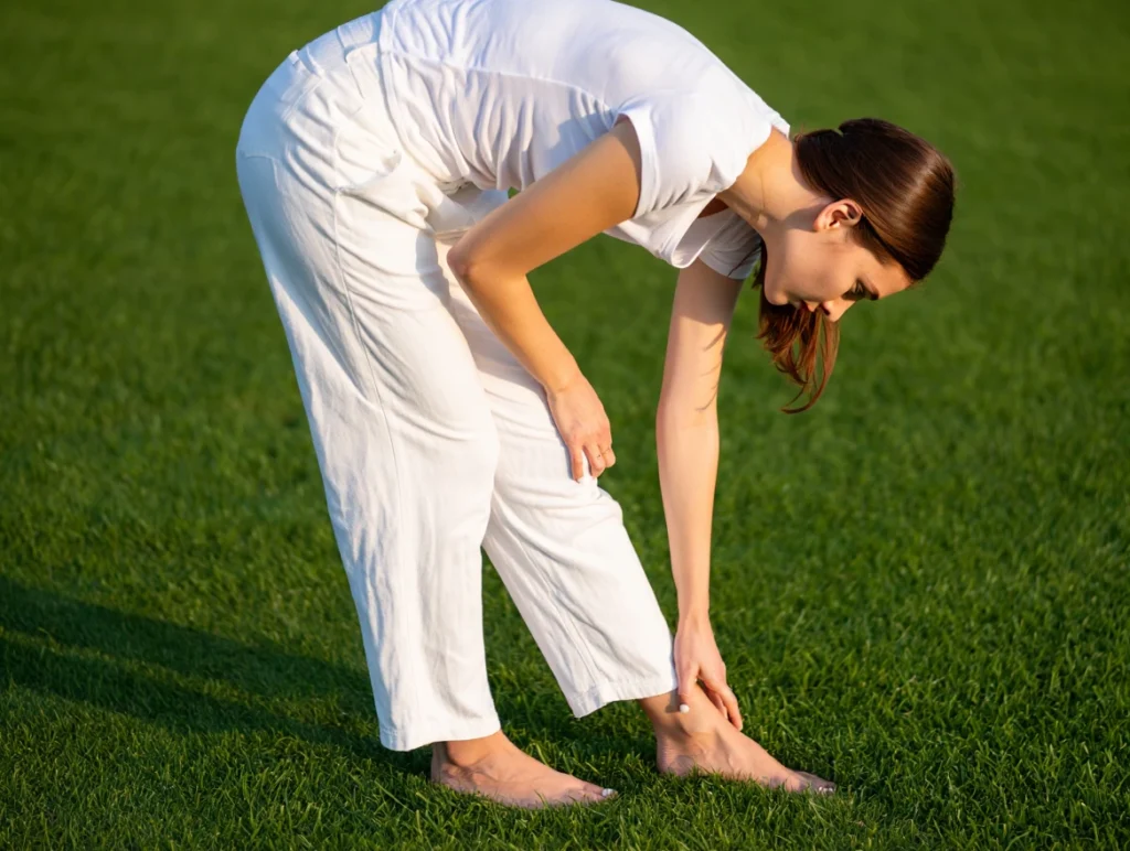 une femme qui pratique le grounding